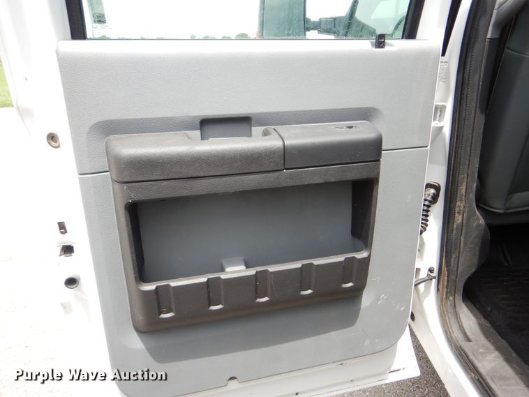 image for item HJ9830 2012 Ford F550 Super Duty  Crew Cab service truck