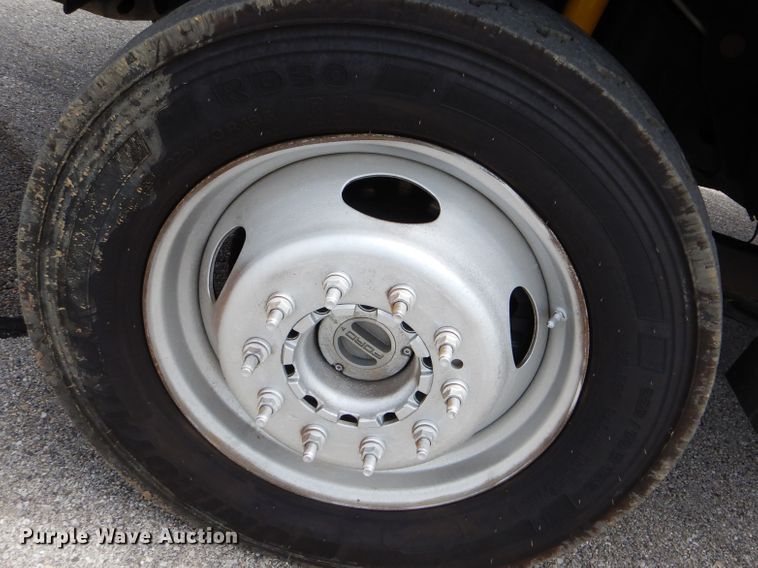 image for item HJ9830 2012 Ford F550 Super Duty  Crew Cab service truck