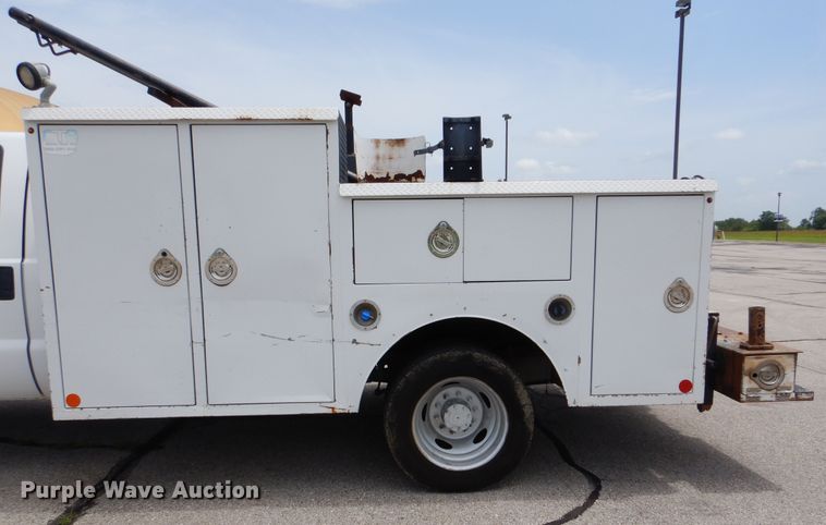 image for item HJ9830 2012 Ford F550 Super Duty  Crew Cab service truck