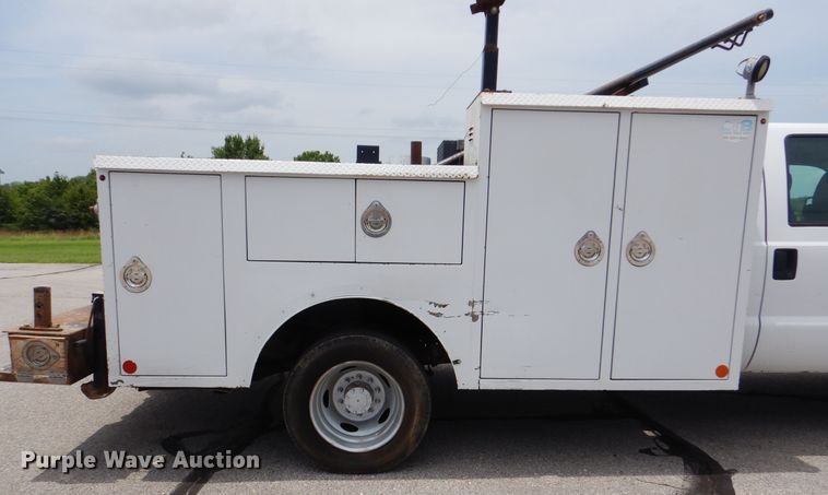 image for item HJ9830 2012 Ford F550 Super Duty  Crew Cab service truck