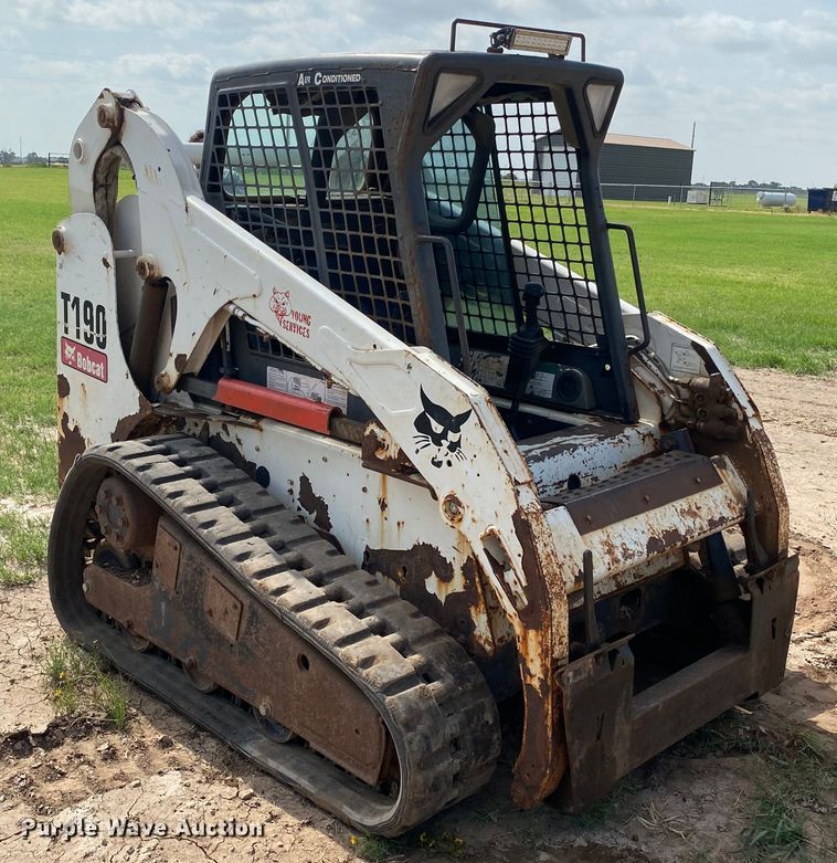 image for item HM9148 2002 Bobcat T190  tracked skid steer loader