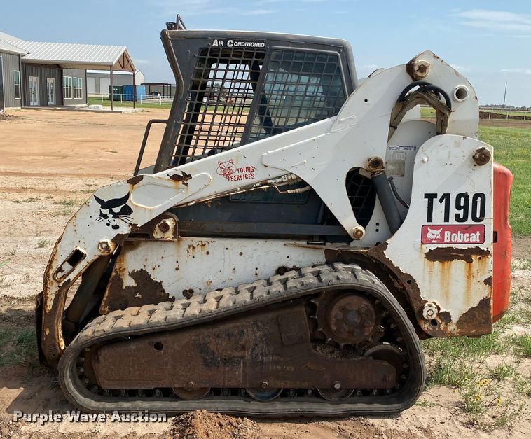 image for item HM9148 2002 Bobcat T190  tracked skid steer loader
