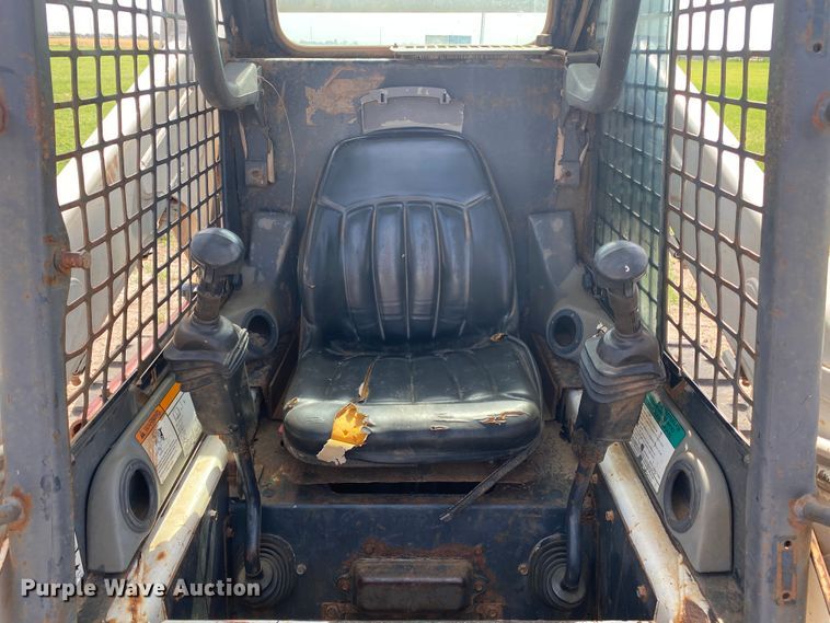 image for item HM9148 2002 Bobcat T190  tracked skid steer loader