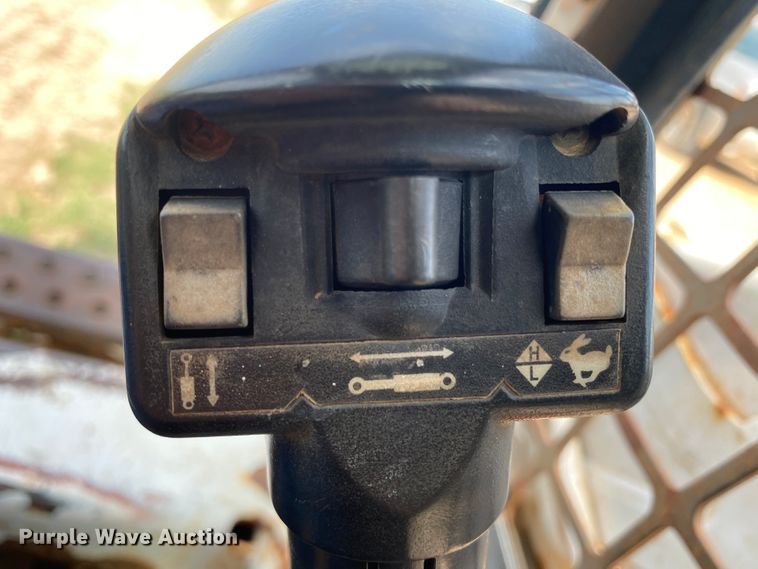 image for item HM9148 2002 Bobcat T190  tracked skid steer loader