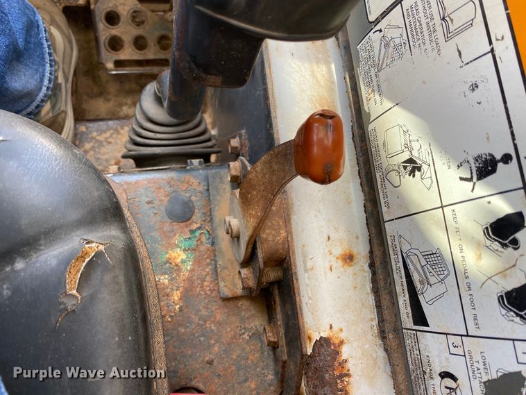 image for item HM9148 2002 Bobcat T190  tracked skid steer loader