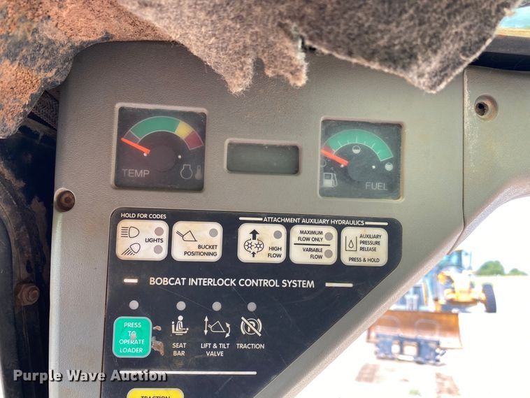 image for item HM9148 2002 Bobcat T190  tracked skid steer loader