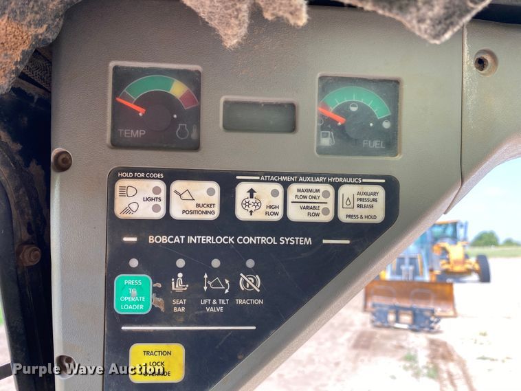 image for item HM9148 2002 Bobcat T190  tracked skid steer loader