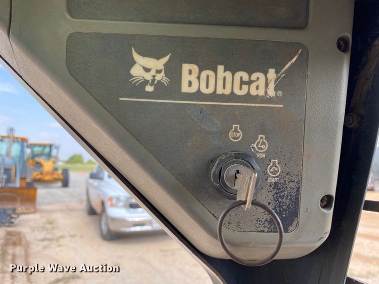 image for item HM9148 2002 Bobcat T190  tracked skid steer loader