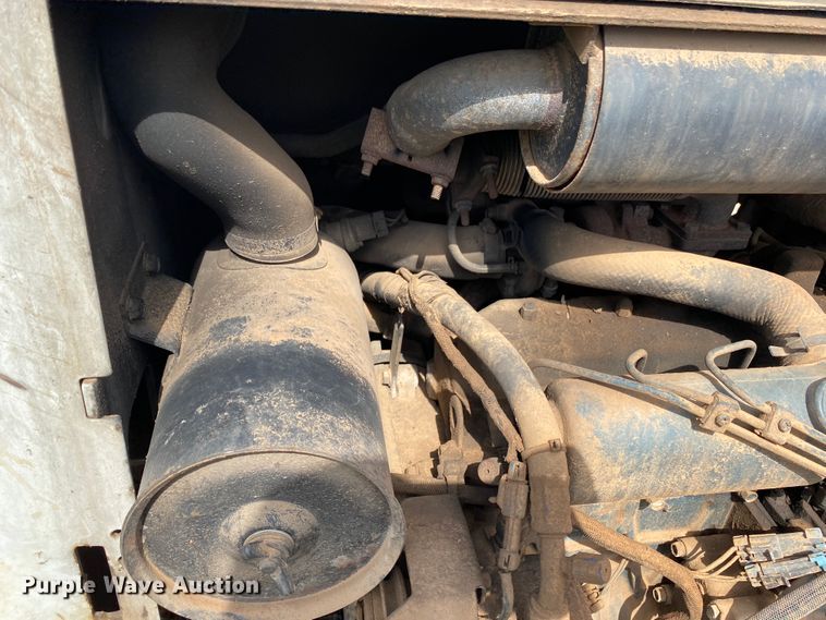 image for item HM9148 2002 Bobcat T190  tracked skid steer loader