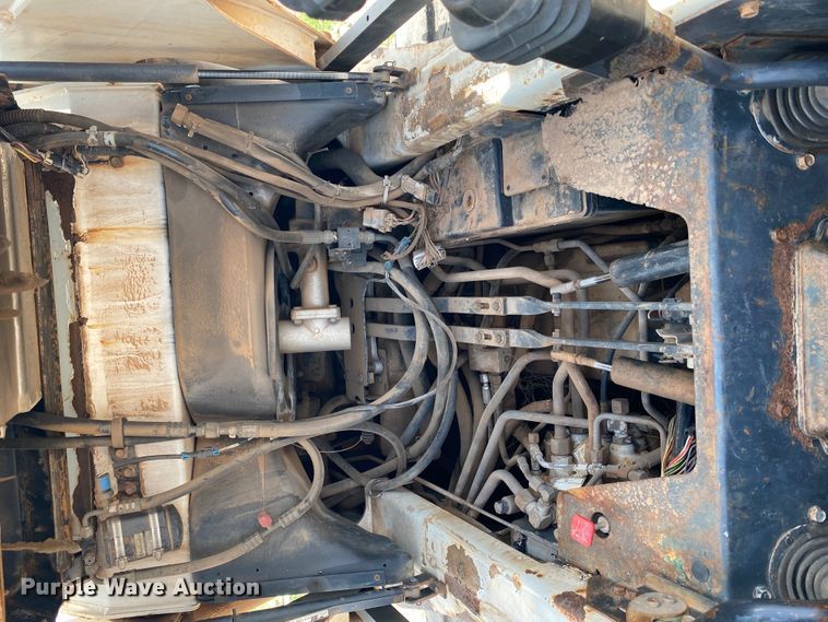 image for item HM9148 2002 Bobcat T190  tracked skid steer loader