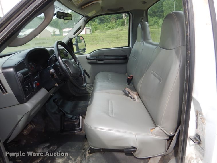 2005 Ford F350 Super Duty XL pickup truck cab and chassis in Milan, MO | Item HM9695 sold 