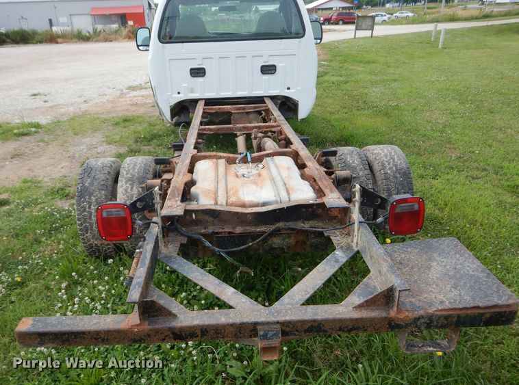 2005 Ford F350 Super Duty XL pickup truck cab and chassis in Milan, MO | Item HM9695 sold 