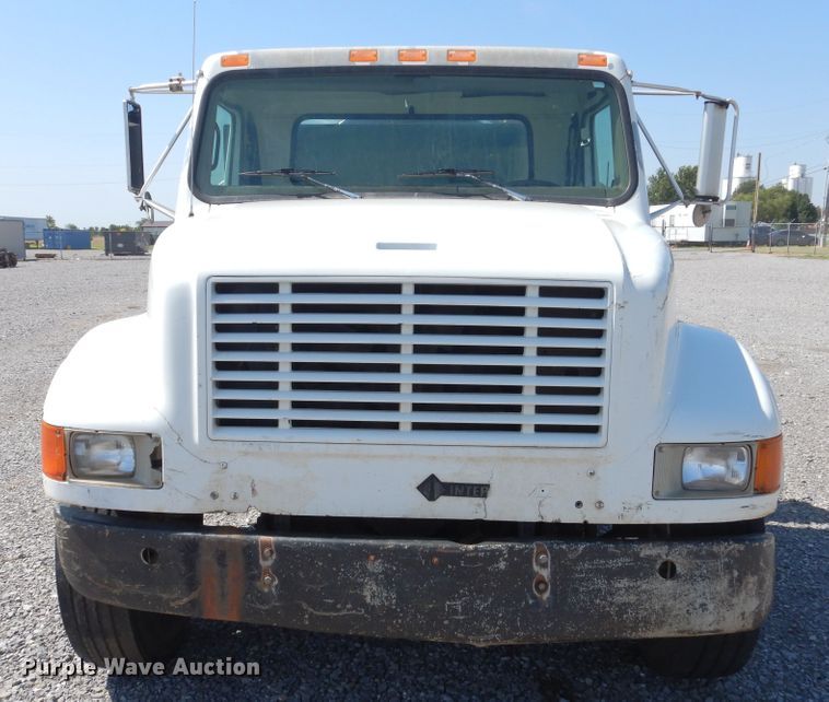 image for item HO9766 2001 International 4700  vacuum truck