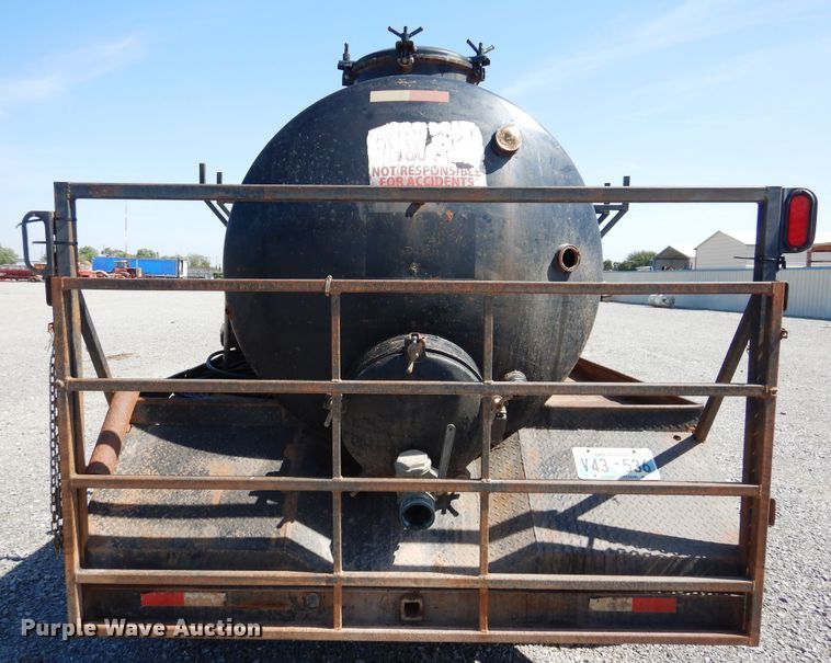 image for item HO9766 2001 International 4700  vacuum truck