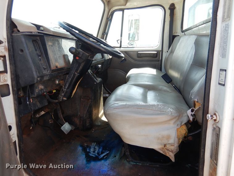 image for item HO9766 2001 International 4700  vacuum truck