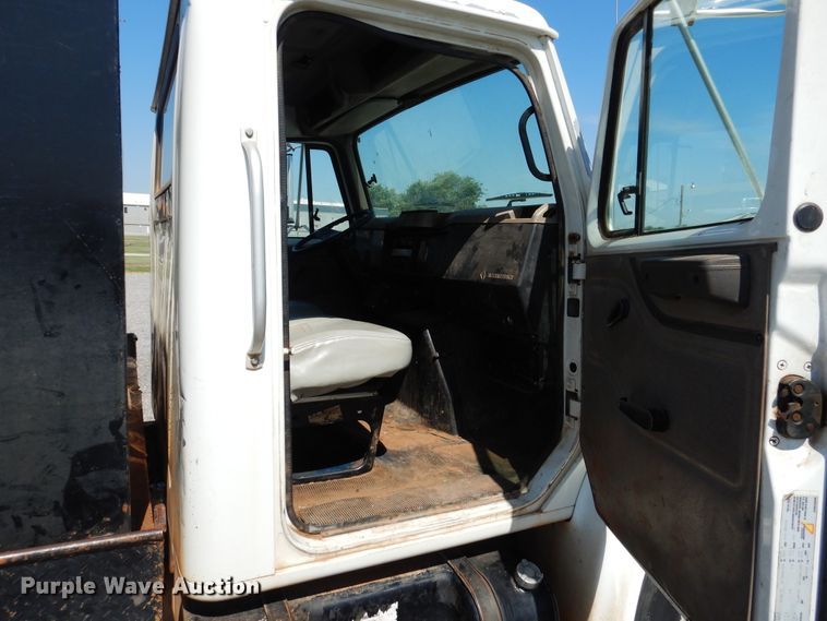 image for item HO9766 2001 International 4700  vacuum truck