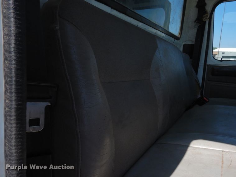 image for item HO9766 2001 International 4700  vacuum truck