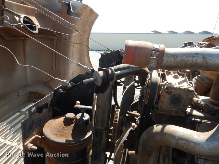 image for item HO9766 2001 International 4700  vacuum truck