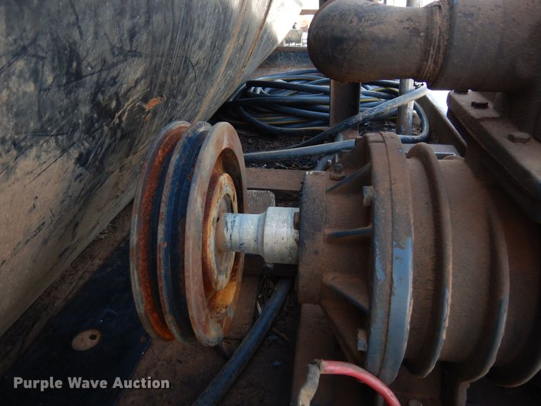 image for item HO9766 2001 International 4700  vacuum truck