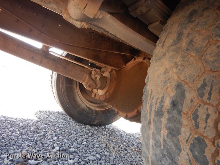 image for item HO9766 2001 International 4700  vacuum truck