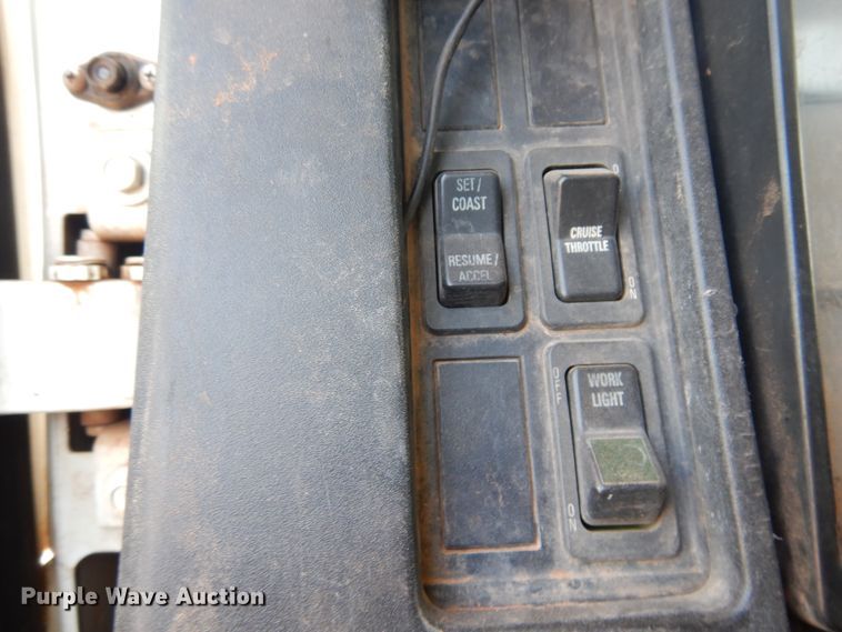 image for item HO9766 2001 International 4700  vacuum truck