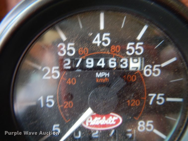 image for item HO9772 2004 Peterbilt 330  Crew Cab semi truck