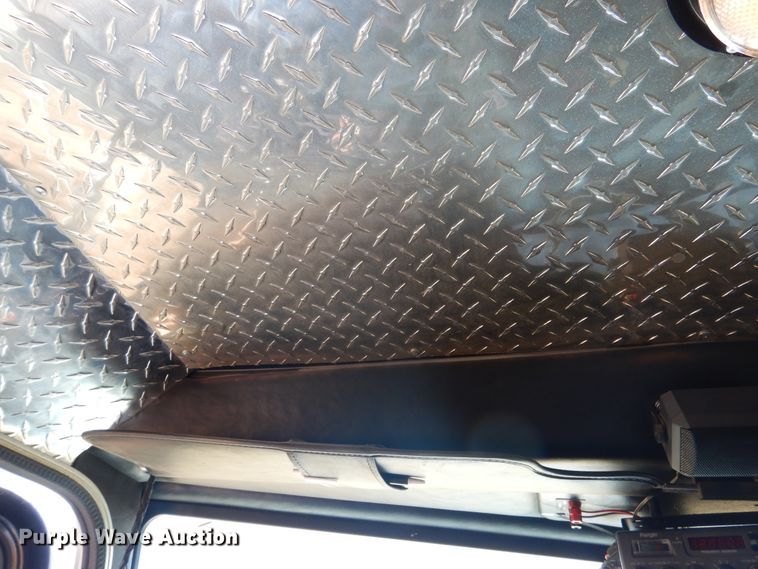 image for item HO9772 2004 Peterbilt 330  Crew Cab semi truck