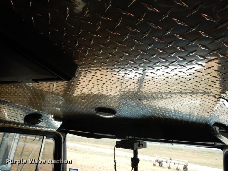 image for item HO9772 2004 Peterbilt 330  Crew Cab semi truck