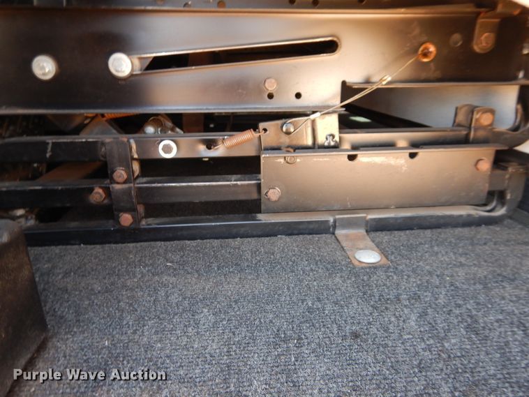 image for item HO9772 2004 Peterbilt 330  Crew Cab semi truck