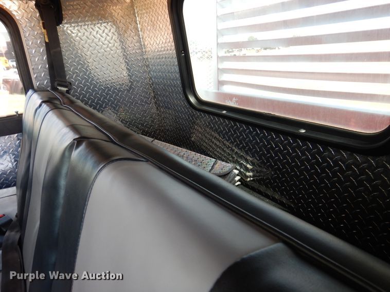 image for item HO9772 2004 Peterbilt 330  Crew Cab semi truck