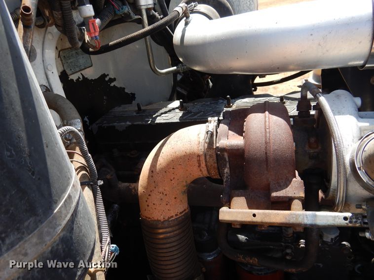 image for item HO9772 2004 Peterbilt 330  Crew Cab semi truck