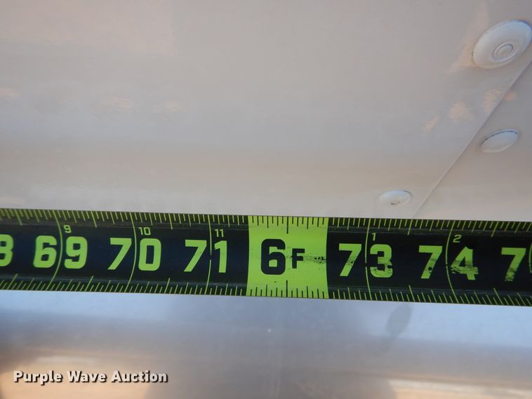 image for item HO9772 2004 Peterbilt 330  Crew Cab semi truck