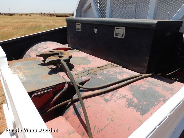 image for item HO9772 2004 Peterbilt 330  Crew Cab semi truck