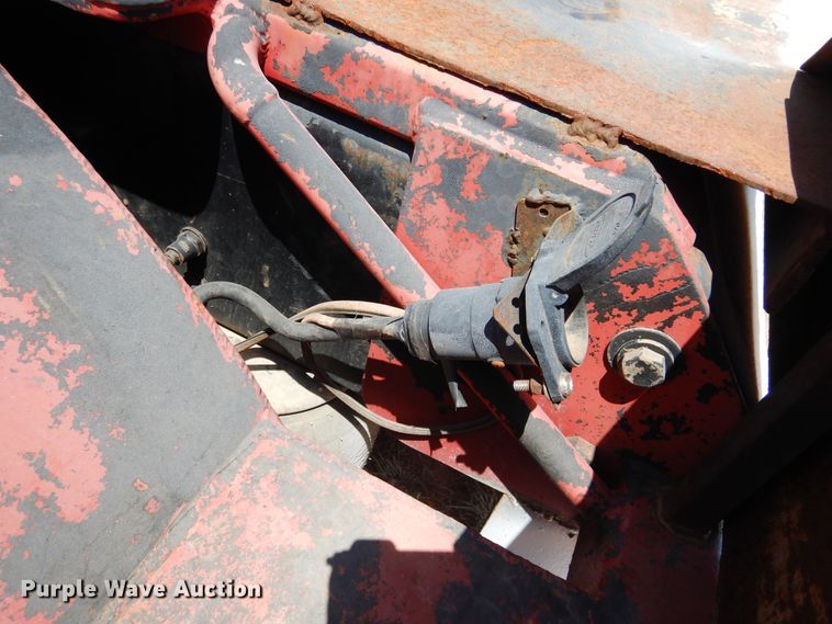 image for item HO9772 2004 Peterbilt 330  Crew Cab semi truck