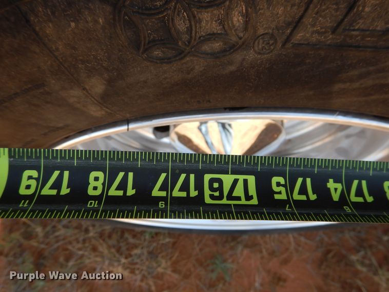 image for item HO9772 2004 Peterbilt 330  Crew Cab semi truck