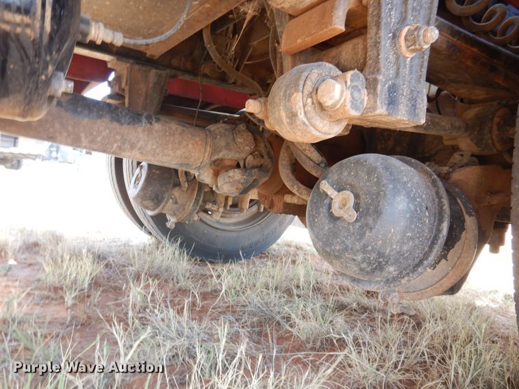 image for item HO9772 2004 Peterbilt 330  Crew Cab semi truck