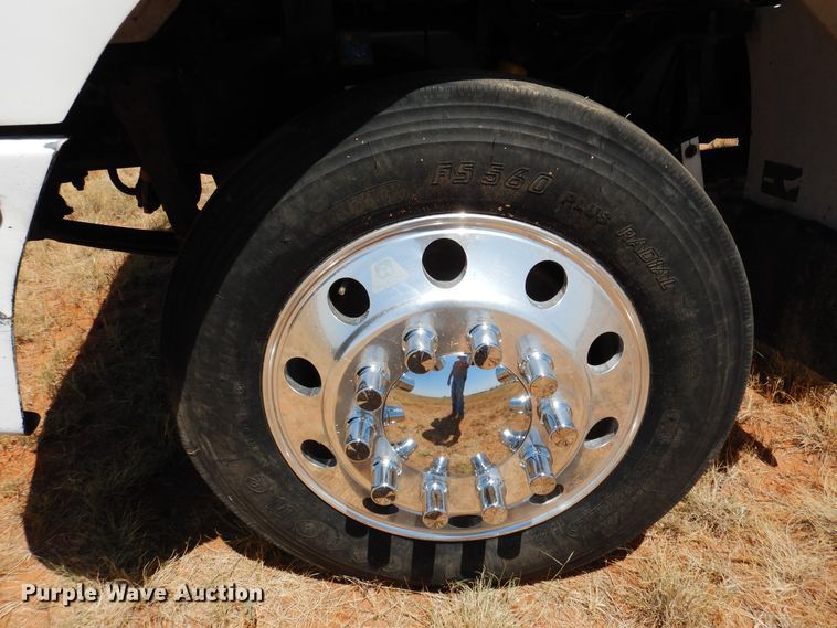 image for item HO9772 2004 Peterbilt 330  Crew Cab semi truck