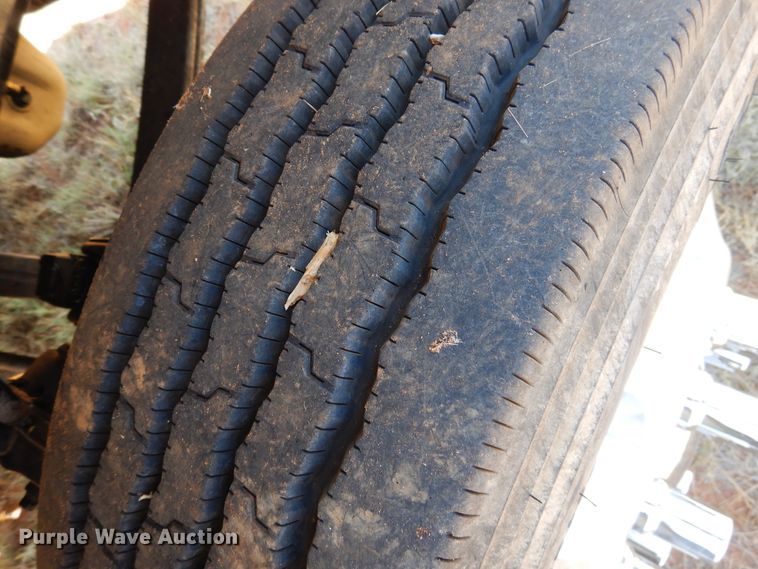 image for item HO9772 2004 Peterbilt 330  Crew Cab semi truck