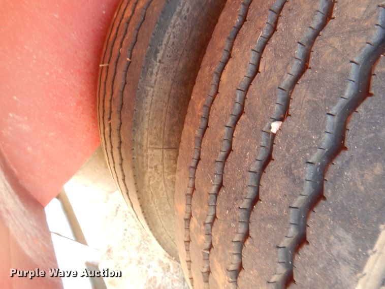 image for item HO9772 2004 Peterbilt 330  Crew Cab semi truck