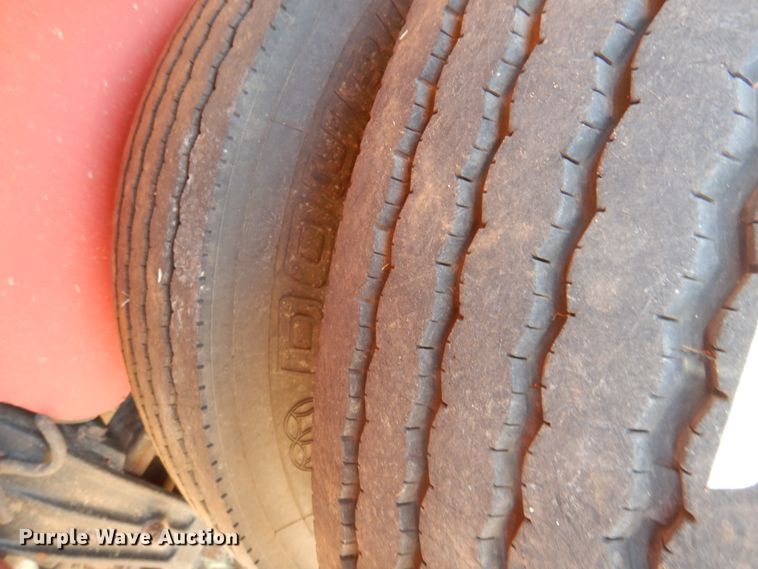 image for item HO9772 2004 Peterbilt 330  Crew Cab semi truck