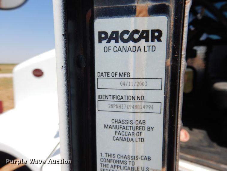 image for item HO9772 2004 Peterbilt 330  Crew Cab semi truck