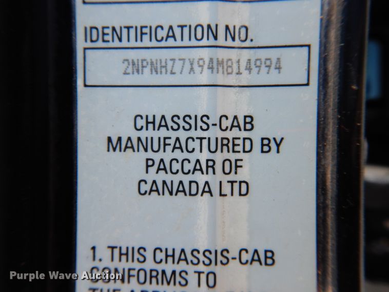 image for item HO9772 2004 Peterbilt 330  Crew Cab semi truck