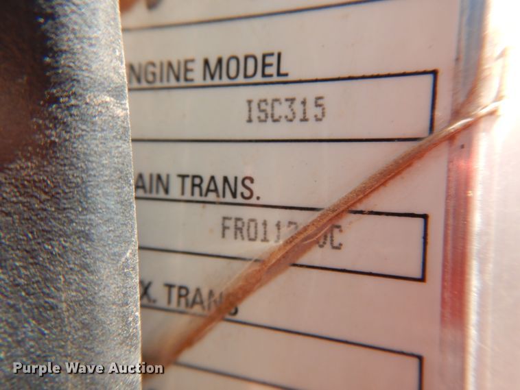 image for item HO9772 2004 Peterbilt 330  Crew Cab semi truck