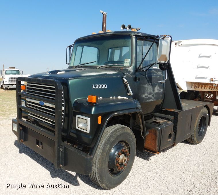 image for item HO9775 1987 Ford L9000  flatbed truck