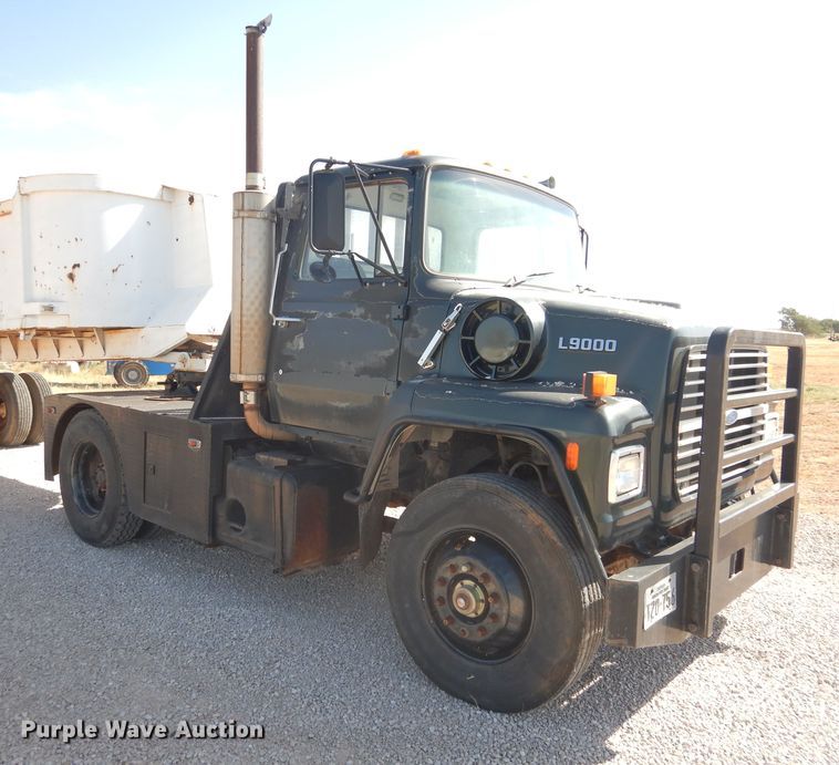 image for item HO9775 1987 Ford L9000  flatbed truck