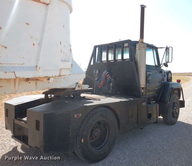 image for item HO9775 1987 Ford L9000  flatbed truck