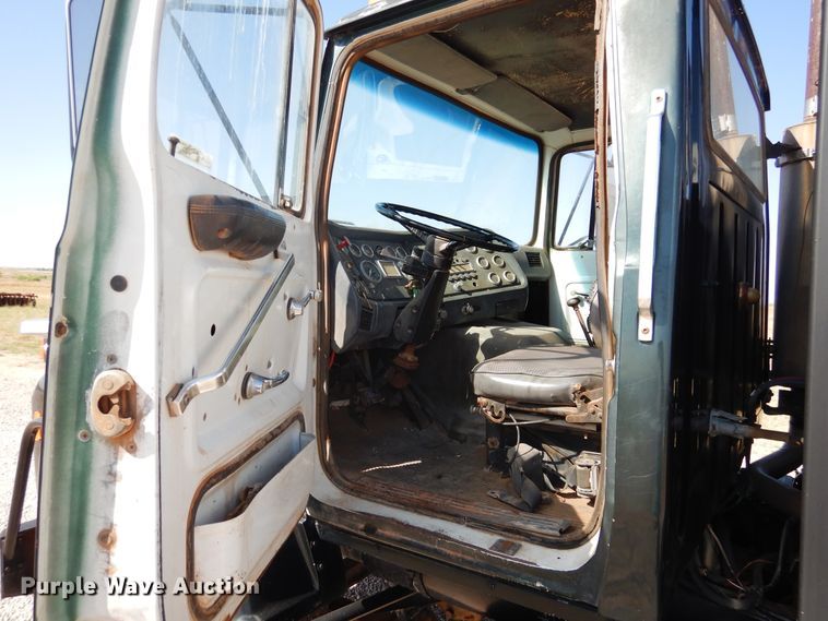 image for item HO9775 1987 Ford L9000  flatbed truck