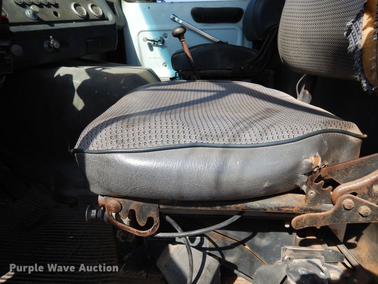 image for item HO9775 1987 Ford L9000  flatbed truck