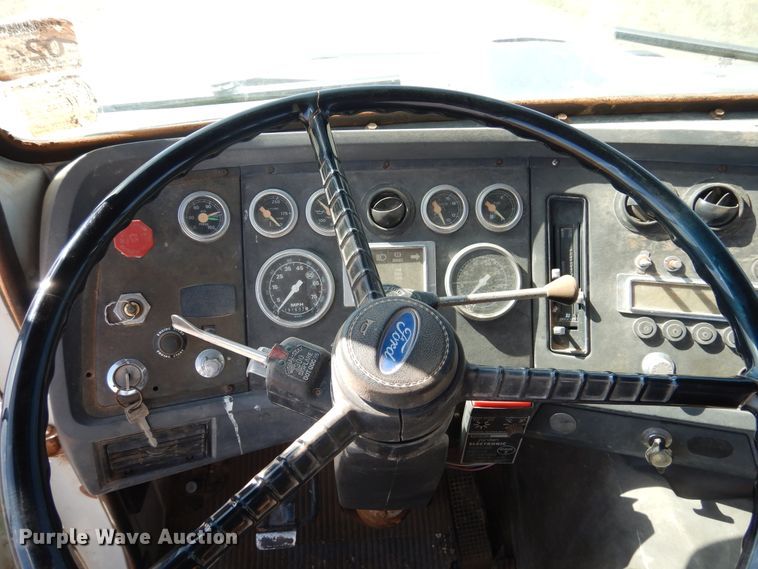 image for item HO9775 1987 Ford L9000  flatbed truck