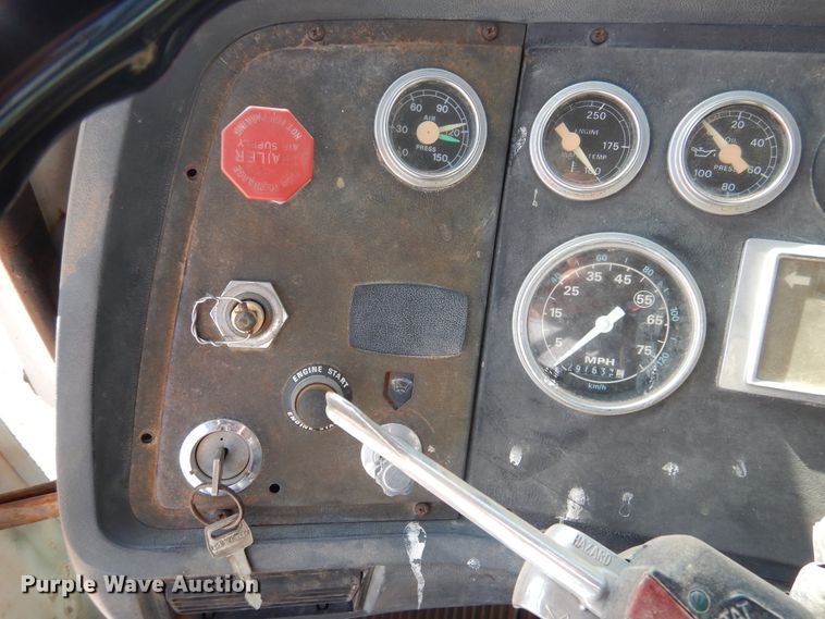 image for item HO9775 1987 Ford L9000  flatbed truck